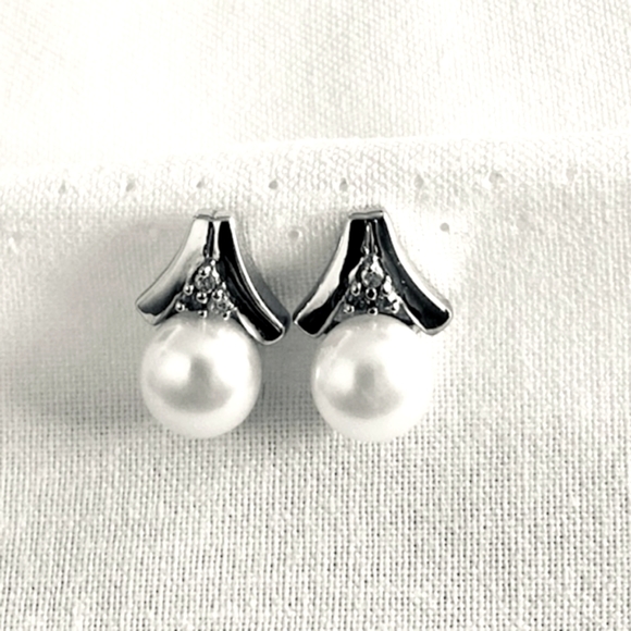 Jewelry - 10 KT White Gold Pearl & Diamond Earrings